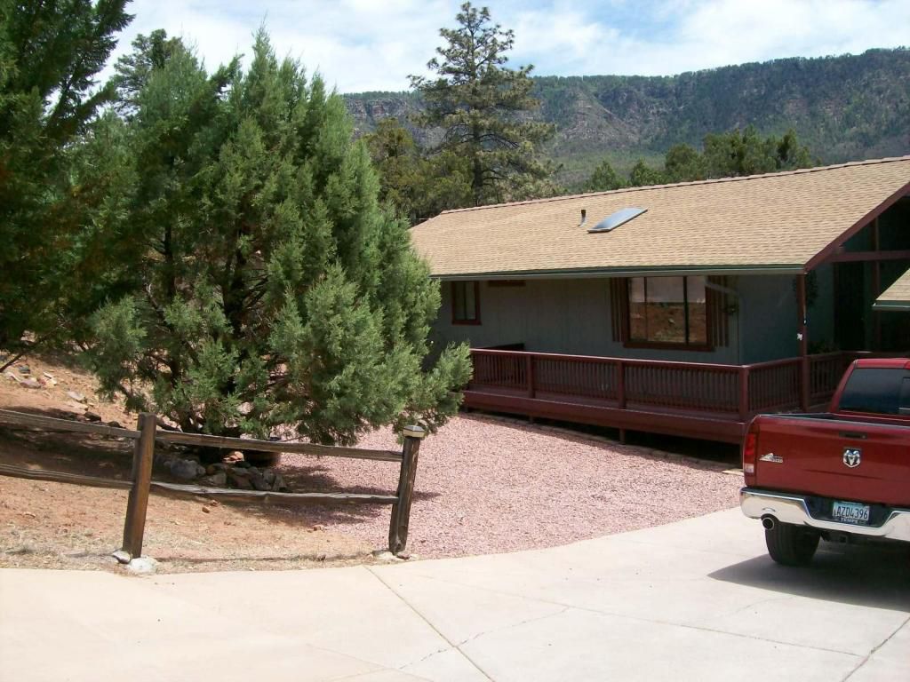 PineHouse02.jpg